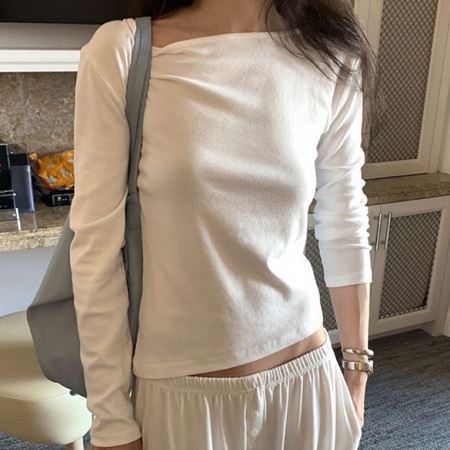 Dongdaemum Women’s Shirts, Tops & T-Shirts, a testament to the elegance and quality of wholesale Korean fashion.