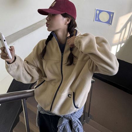 Dongdaemum Women’s Coats & Jackets, a testament to the elegance and quality of wholesale Korean fashion.