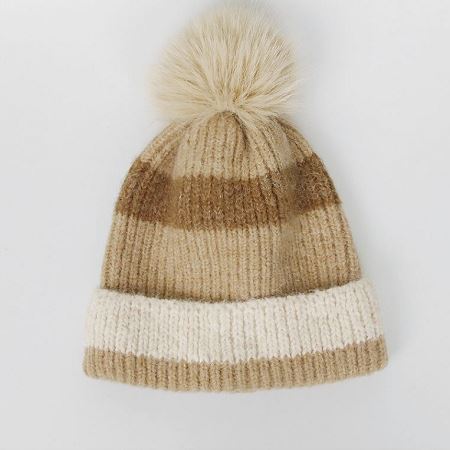 Dongdaemum Women’s Clothing Accessories, a testament to the elegance and quality of wholesale Korean fashion.