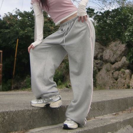 Dongdaemum Women’s Pants, a testament to the elegance and quality of wholesale Korean fashion.
