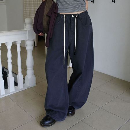 Dongdaemum Women’s Pants, a testament to the elegance and quality of wholesale Korean fashion.
