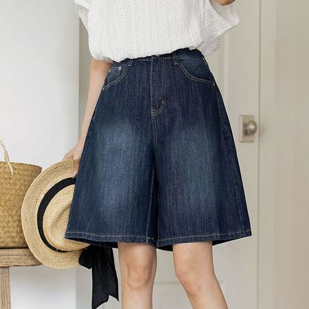 Dongdaemum Women’s Pants, a testament to the elegance and quality of wholesale Korean fashion.