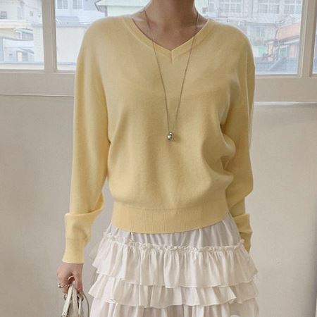 Dongdaemum Women’s Shirts, Tops & T-Shirts, a testament to the elegance and quality of wholesale Korean fashion.