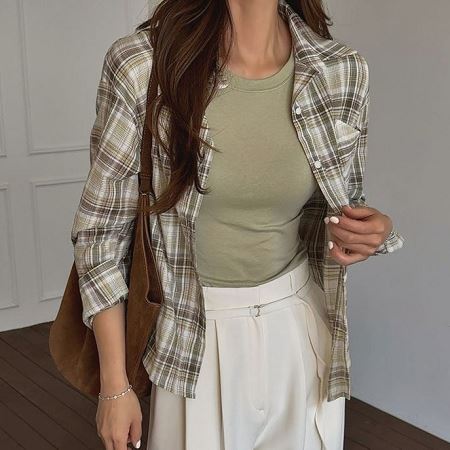 Dongdaemum Women’s Shirts, Tops & T-Shirts, a testament to the elegance and quality of wholesale Korean fashion.