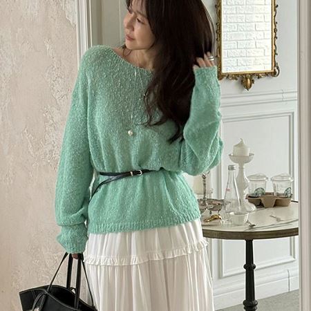 Dongdaemum Women’s Shirts, Tops & T-Shirts, a testament to the elegance and quality of wholesale Korean fashion.
