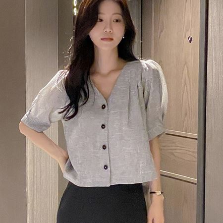 Dongdaemum Women’s Coats & Jackets, a testament to the elegance and quality of wholesale Korean fashion.