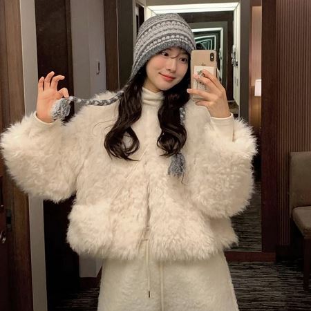 An assortment of Dongdaemum Women’s Clothing Accessories, embodying the chicness of Korean fashion.