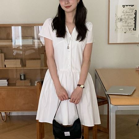 Dongdaemum Women’s Dresses, a testament to the elegance and quality of wholesale Korean fashion.