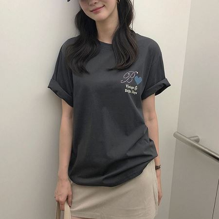 Dongdaemum Women’s Shirts, Tops & T-Shirts, a testament to the elegance and quality of wholesale Korean fashion.