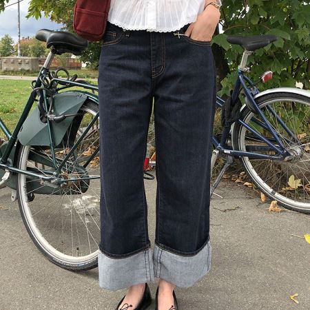 Dongdaemum Women’s Pants, a testament to the elegance and quality of wholesale Korean fashion.