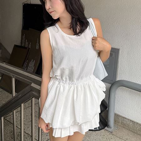 Dongdaemum Women’s Shirts, Tops & T-Shirts, a testament to the elegance and quality of wholesale Korean fashion.