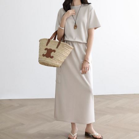 Dongdaemum Women’s One-Pieces, a testament to the elegance and quality of wholesale Korean fashion.