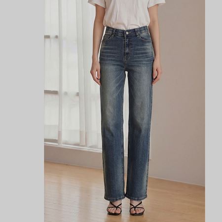 Dongdaemum Women’s Pants, a testament to the elegance and quality of wholesale Korean fashion.