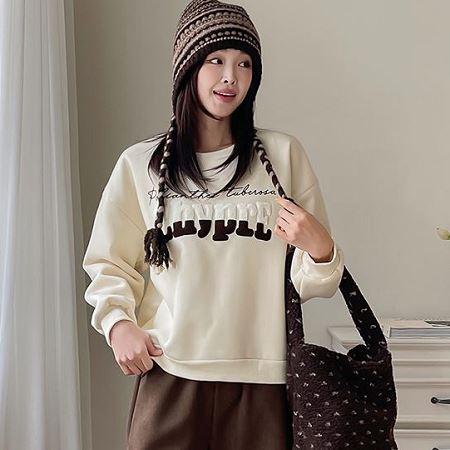 Dongdaemum Women’s Shirts, Tops & T-Shirts, a testament to the elegance and quality of wholesale Korean fashion.