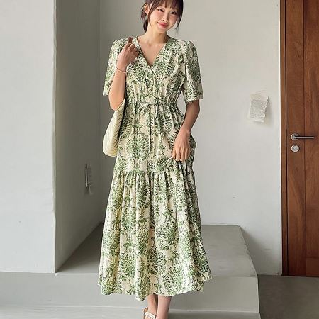 Dongdaemum Women’s Dresses, a testament to the elegance and quality of wholesale Korean fashion.