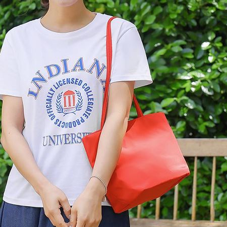 A collection of Dongdaemum Women’s Handbags, Wallets & Cases, showcasing the elegance of Korean fashion.