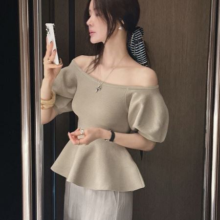 Dongdaemum Women’s Shirts, Tops & T-Shirts, a testament to the elegance and quality of wholesale Korean fashion.