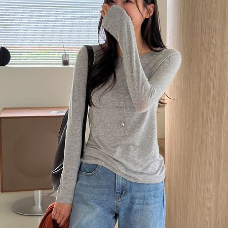 Dongdaemum Women’s Shirts, Tops & T-Shirts, a testament to the elegance and quality of wholesale Korean fashion.