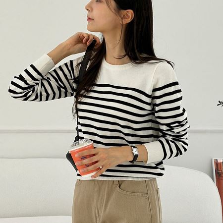Dongdaemum Women’s Shirts, Tops & T-Shirts, a testament to the elegance and quality of wholesale Korean fashion.