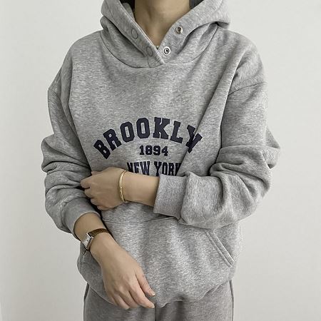 Dongdaemum Women’s Shirts, Tops & T-Shirts, a testament to the elegance and quality of wholesale Korean fashion.
