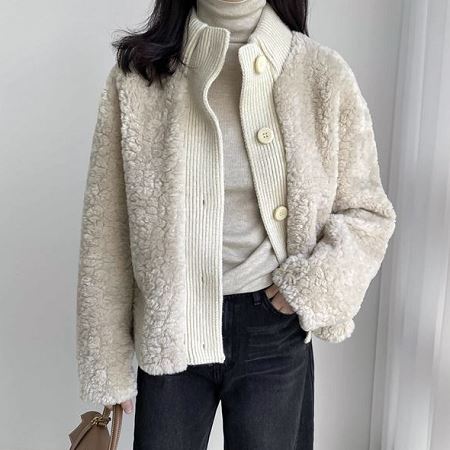 Dongdaemum Women’s Coats & Jackets, a testament to the elegance and quality of wholesale Korean fashion.