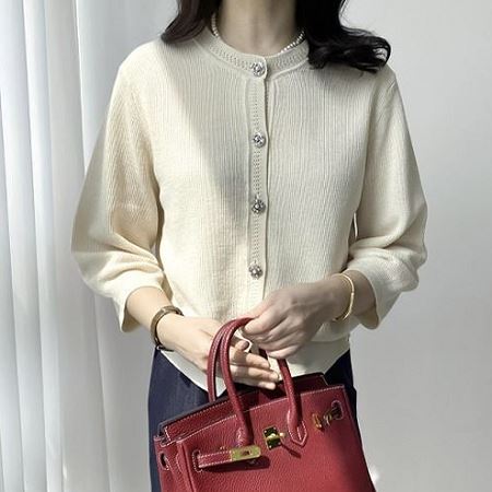 Dongdaemum Women’s Coats & Jackets, a testament to the elegance and quality of wholesale Korean fashion.
