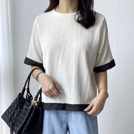 Dongdaemum Women’s Shirts, Tops & T-Shirts, a testament to the elegance and quality of wholesale Korean fashion.