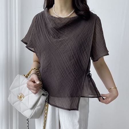 Dongdaemum Women’s Shirts, Tops & T-Shirts, a testament to the elegance and quality of wholesale Korean fashion.