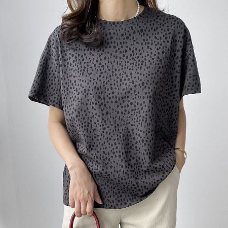 Dongdaemum Women’s Shirts, Tops & T-Shirts, a testament to the elegance and quality of wholesale Korean fashion.