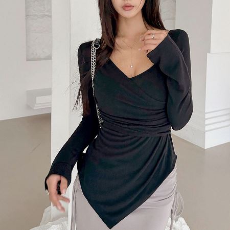 Dongdaemum Women’s Shirts, Tops & T-Shirts, a testament to the elegance and quality of wholesale Korean fashion.
