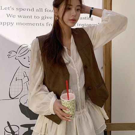 A variety of Dongdaemum Women’s Coats & Jackets, reflecting the sophistication of Korean fashion.