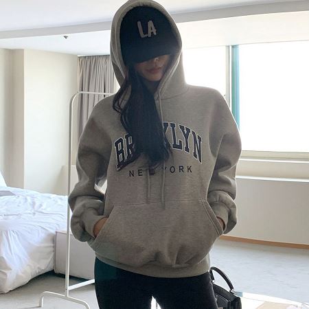 Dongdaemum Women’s Shirts, Tops & T-Shirts, a testament to the elegance and quality of wholesale Korean fashion.