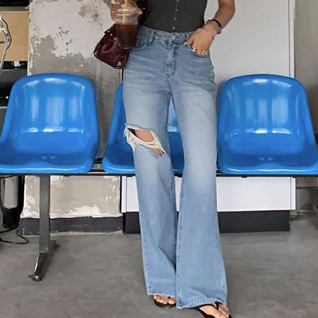 Dongdaemum Women’s Pants, a testament to the elegance and quality of wholesale Korean fashion.