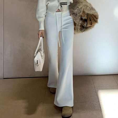 Dongdaemum Women’s Pants, a testament to the elegance and quality of wholesale Korean fashion.