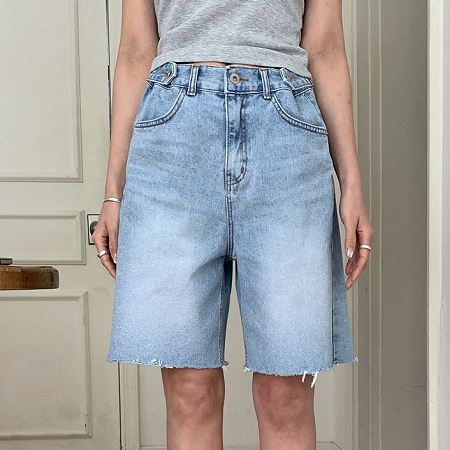 Dongdaemum Women’s Pants, a testament to the elegance and quality of wholesale Korean fashion.