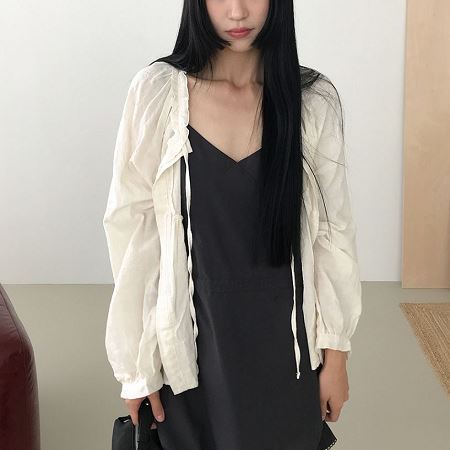 Dongdaemum Women’s Shirts, Tops & T-Shirts, a testament to the elegance and quality of wholesale Korean fashion.