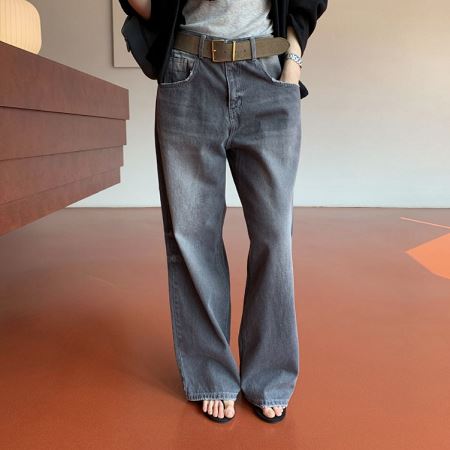 Dongdaemum Women’s Pants, a testament to the elegance and quality of wholesale Korean fashion.