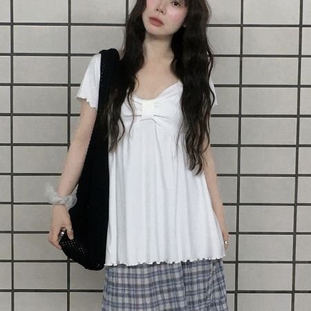 Dongdaemum Women’s Shirts, Tops & T-Shirts, a testament to the elegance and quality of wholesale Korean fashion.