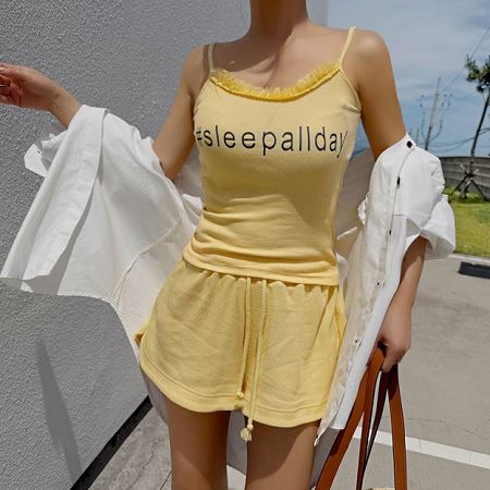 Dongdaemum Women’s Pants, a testament to the elegance and quality of wholesale Korean fashion.