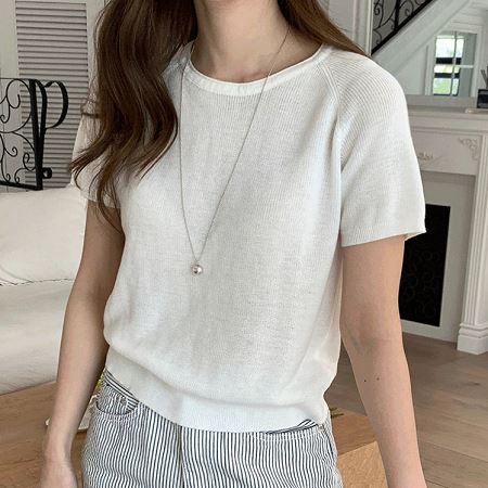 Dongdaemum Women’s Shirts, Tops & T-Shirts, a testament to the elegance and quality of wholesale Korean fashion.