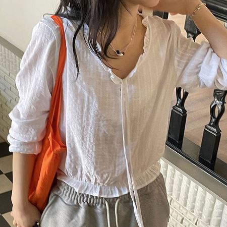 Dongdaemum Women’s Shirts, Tops & T-Shirts, a testament to the elegance and quality of wholesale Korean fashion.