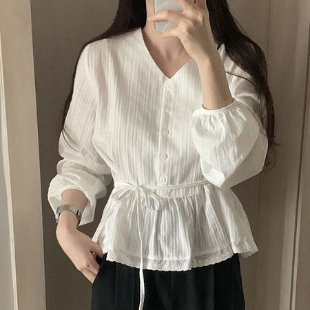 Dongdaemum Women’s Shirts, Tops & T-Shirts, a testament to the elegance and quality of wholesale Korean fashion.