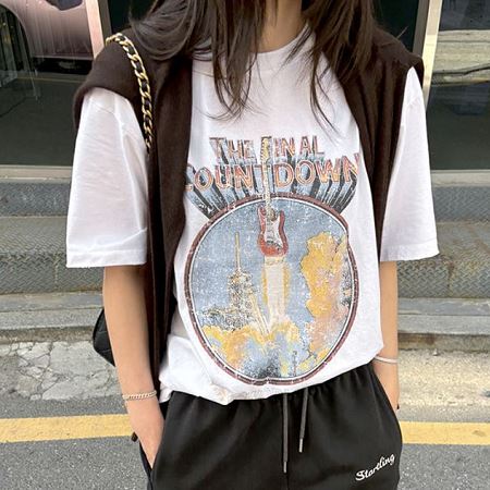 Dongdaemum Women’s Shirts, Tops & T-Shirts, a testament to the elegance and quality of wholesale Korean fashion.