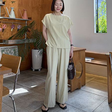 Dongdaemum Women’s One-Pieces, a testament to the elegance and quality of wholesale Korean fashion.