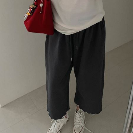 Dongdaemum Women’s Pants, a testament to the elegance and quality of wholesale Korean fashion.