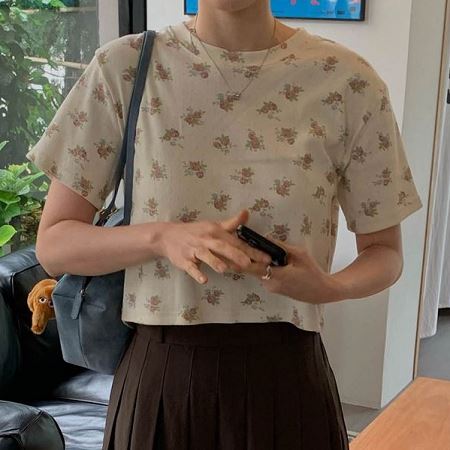 Dongdaemum Women’s Shirts, Tops & T-Shirts, a testament to the elegance and quality of wholesale Korean fashion.