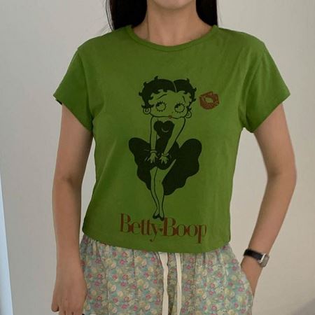 Dongdaemum Women’s Shirts, Tops & T-Shirts, a testament to the elegance and quality of wholesale Korean fashion.