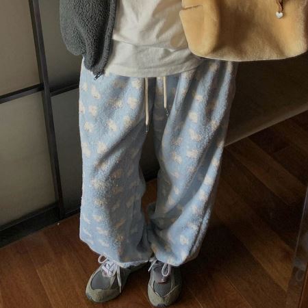 Dongdaemum Women’s Pants, a testament to the elegance and quality of wholesale Korean fashion.