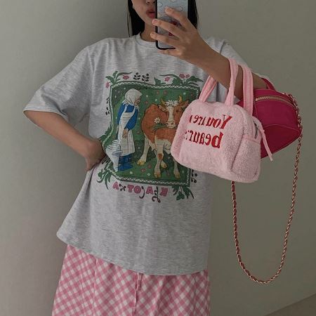 Dongdaemum Women’s Shirts, Tops & T-Shirts, a testament to the elegance and quality of wholesale Korean fashion.