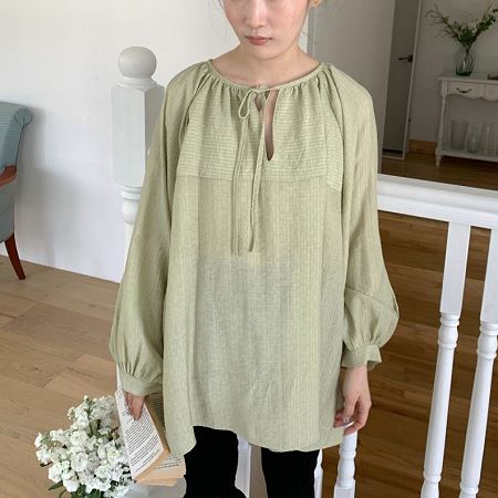 Dongdaemum Women’s Shirts, Tops & T-Shirts, a testament to the elegance and quality of wholesale Korean fashion.